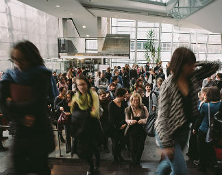 Am 27. und 28. Jänner 2017 nahmen mehr als 220 Interessierte und Expert/innen aus den Bereichen Kulturvermittlung, Kulturmanagement und Kulturwissenschaft im Festspielhaus St. Pölten am 3. Internationalen Symposium Kulturvermittlung zum Thema "Was kann Kulturvermittlung" teil.

