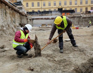 Mittelalterliche Uferbefestigung entdeckt: Bei den Aushubarbeiten für die Landesgalerie Niederösterreich wurde eine mittelalterliche Uferbefestigung entdeckt. © © redtenbacher.net